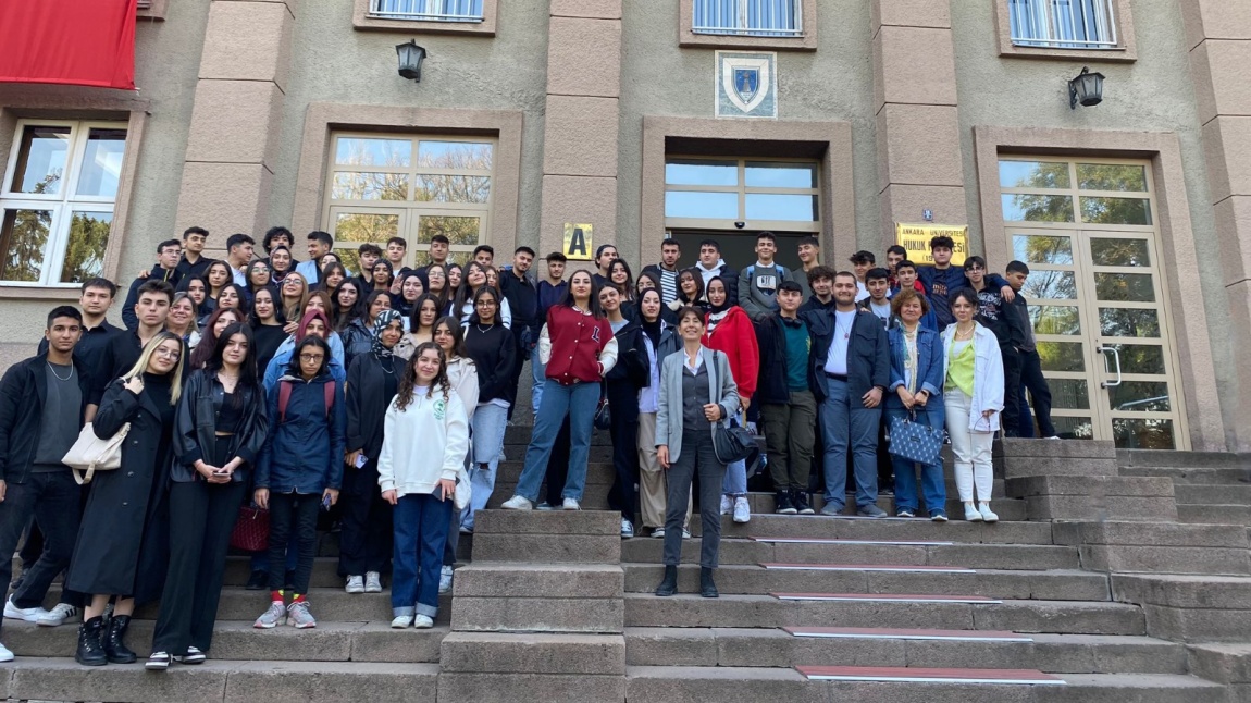 Öğrencilerimizin Ankara Üniversitesi Hukuk ve İletişim Fakültelerini ziyareti